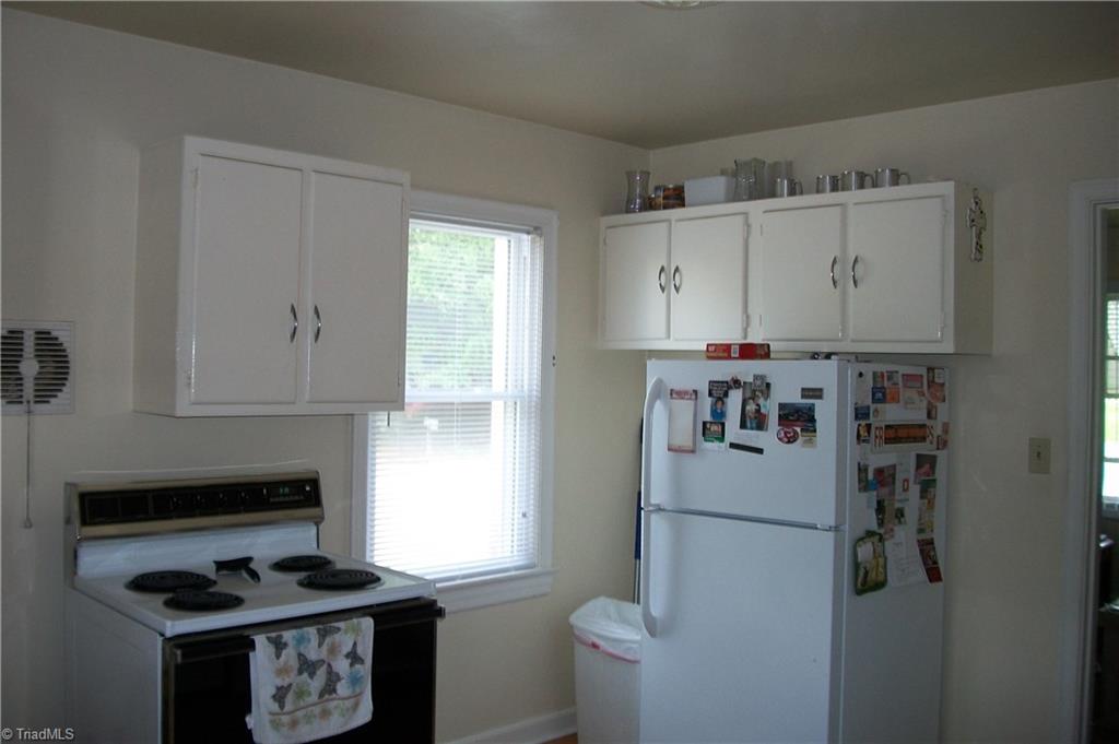 629 East State Avenue High Point, NC 27262 - Photo 11 of 26 Appliances to Convey.