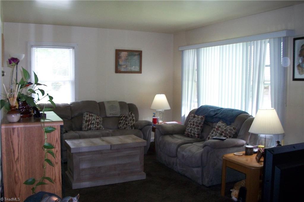 629 East State Avenue High Point, NC 27262 - Photo 18 of 26 Living Room