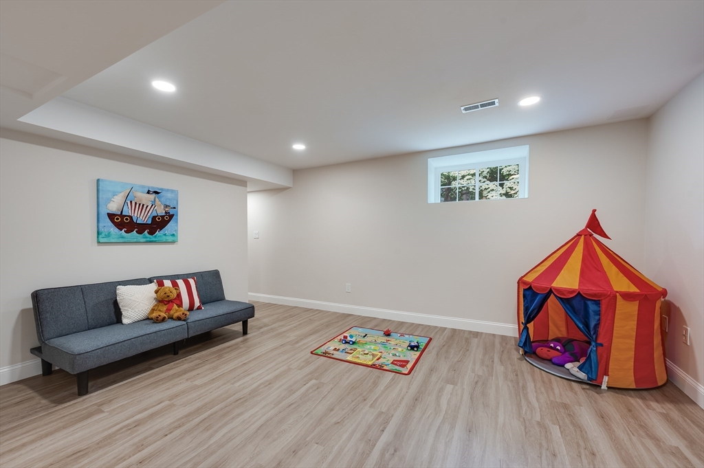 40 Upland Road Melrose, MA 02176 - Photo 37 of 40