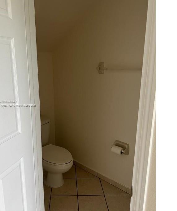 205 Southeast 29th Terrace, Unit 5 Homestead, FL 33033 - Photo 6 of 17 a bathroom with a toilet