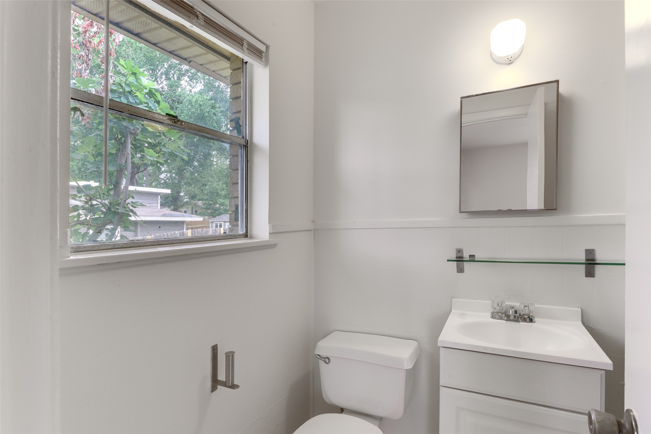 1800 Rhodes Road Austin, TX 78721 - Photo 8 of 14 a bathroom with a toilet sink and mirror
