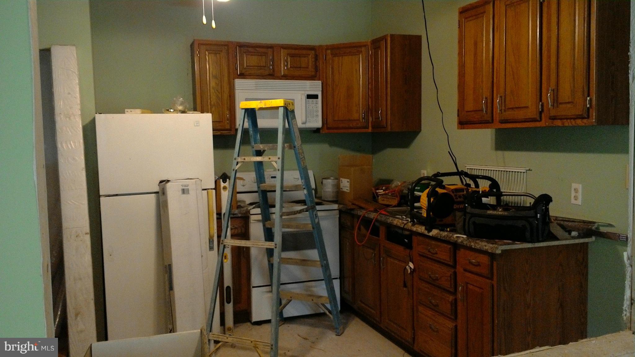 81 Rabbit Road Falling Waters, WV 25419 - Photo 4 of 17 Kitchen