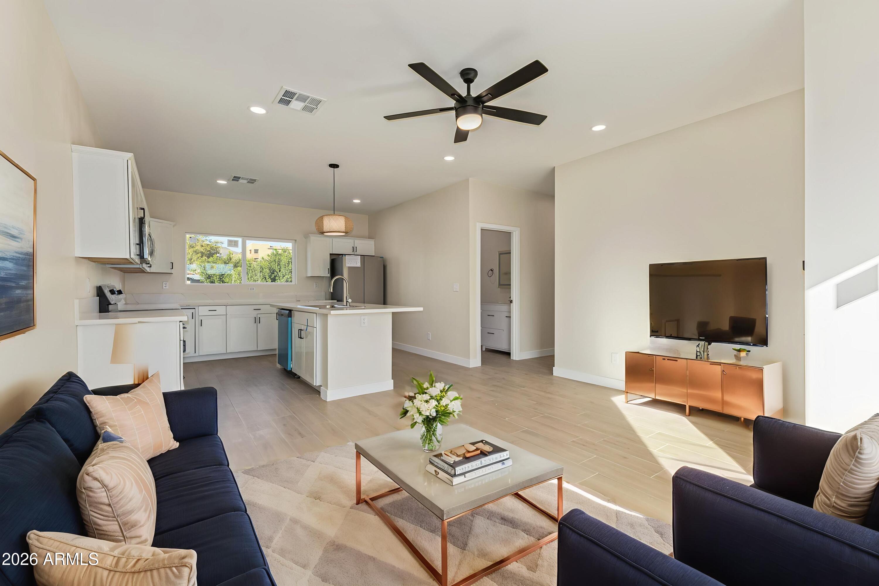 9425 North 9th Avenue Phoenix, AZ 85021 - Photo 16 of 29 Unit 2 - Living/Dining Space