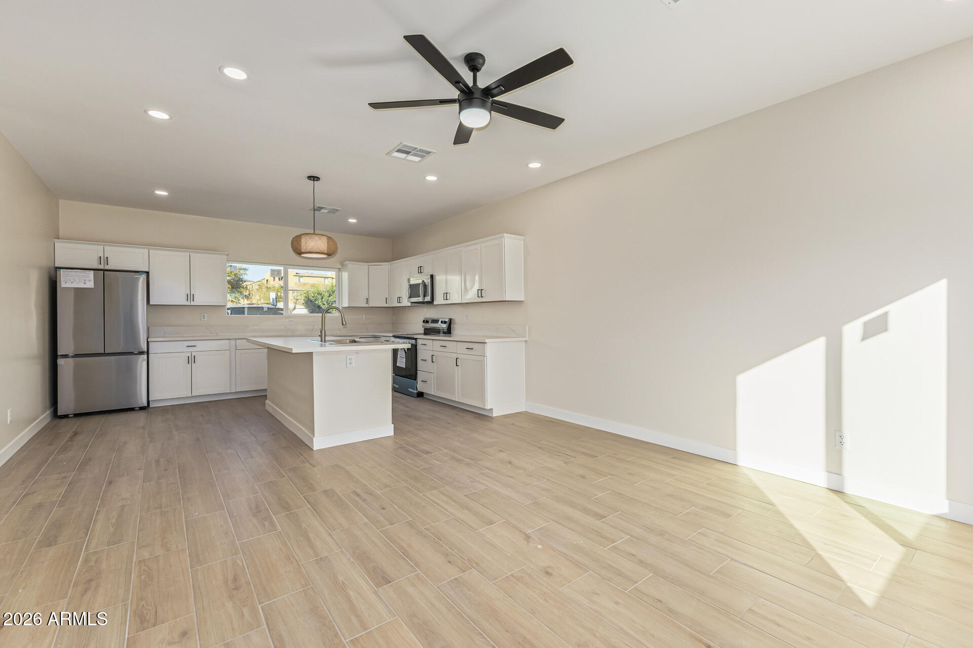 9425 North 9th Avenue Phoenix, AZ 85021 - Photo 5 of 29 Unit 1 - Living/Dining Space