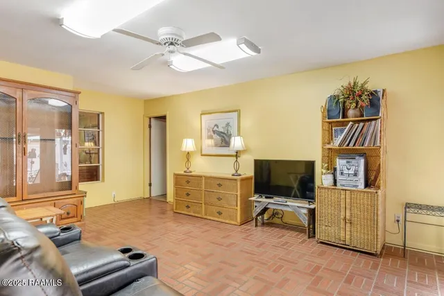 $260,000 | 223 Port Street, St. Martinville, LA 70582