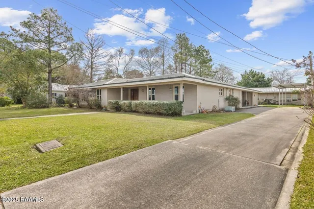 $260,000 | 223 Port Street, St. Martinville, LA 70582