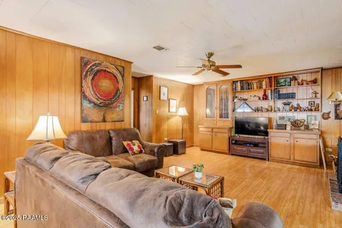 $255,000 | 223 Port Street, St. Martinville, LA 70582