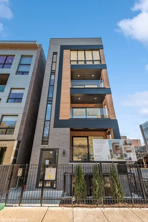 $649,900 | 3035 North Sheffield Avenue, Unit 2, Chicago, IL 60657