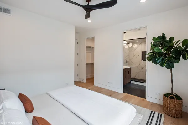 $649,900 | 3035 North Sheffield Avenue, Unit 2, Chicago, IL 60657