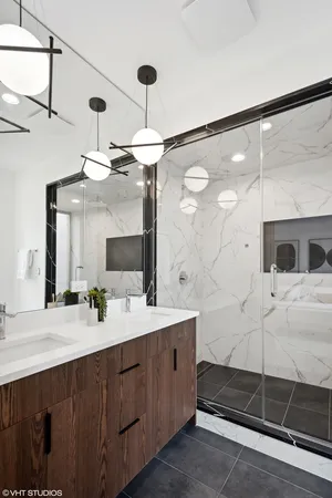 $649,900 | 3035 North Sheffield Avenue, Unit 2, Chicago, IL 60657