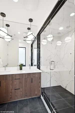 $649,900 | 3035 North Sheffield Avenue, Unit 2, Chicago, IL 60657