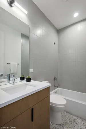 $649,900 | 3035 North Sheffield Avenue, Unit 2, Chicago, IL 60657