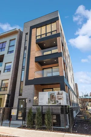 $649,900 | 3035 North Sheffield Avenue, Unit 2, Chicago, IL 60657