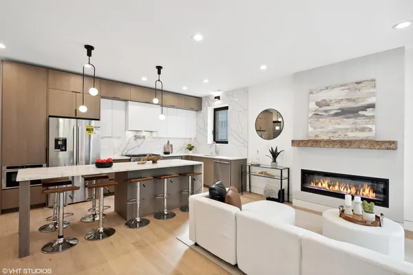 $649,900 | 3035 North Sheffield Avenue, Unit 2, Chicago, IL 60657