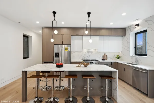$649,900 | 3035 North Sheffield Avenue, Unit 2, Chicago, IL 60657