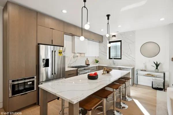 $649,900 | 3035 North Sheffield Avenue, Unit 2, Chicago, IL 60657