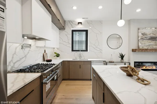 $649,900 | 3035 North Sheffield Avenue, Unit 2, Chicago, IL 60657