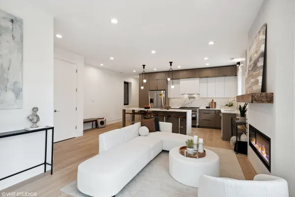 $649,900 | 3035 North Sheffield Avenue, Unit 2, Chicago, IL 60657