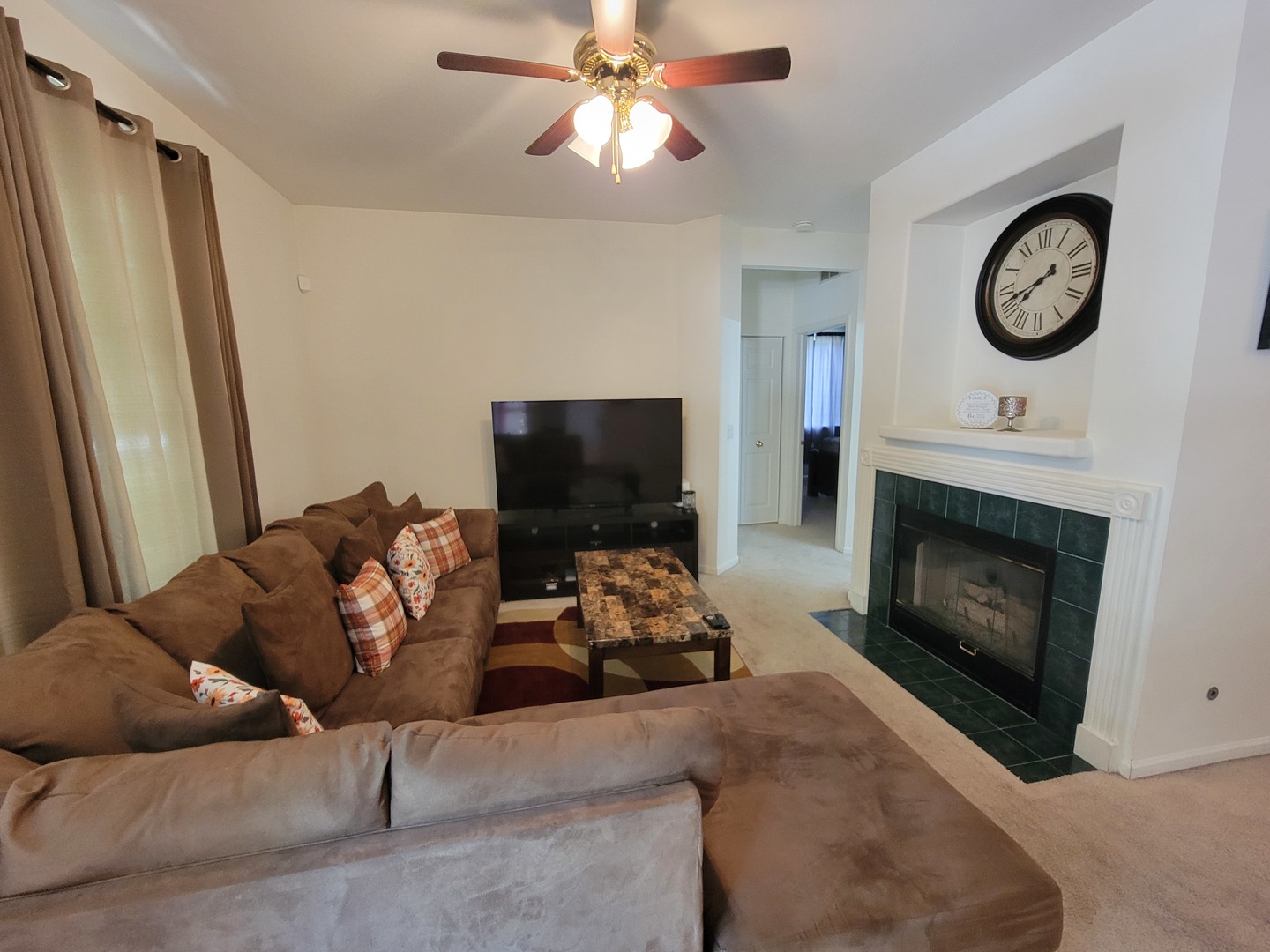 1343 Providence Circle Elgin, IL 60120 - Photo 4 of 5