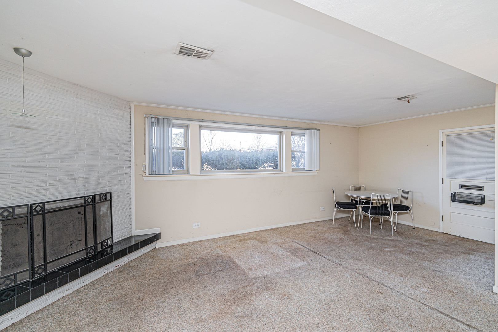 900 Devon Avenue Park Ridge, IL 60068 - Photo 17 of 30 a view of a livingroom with furniture