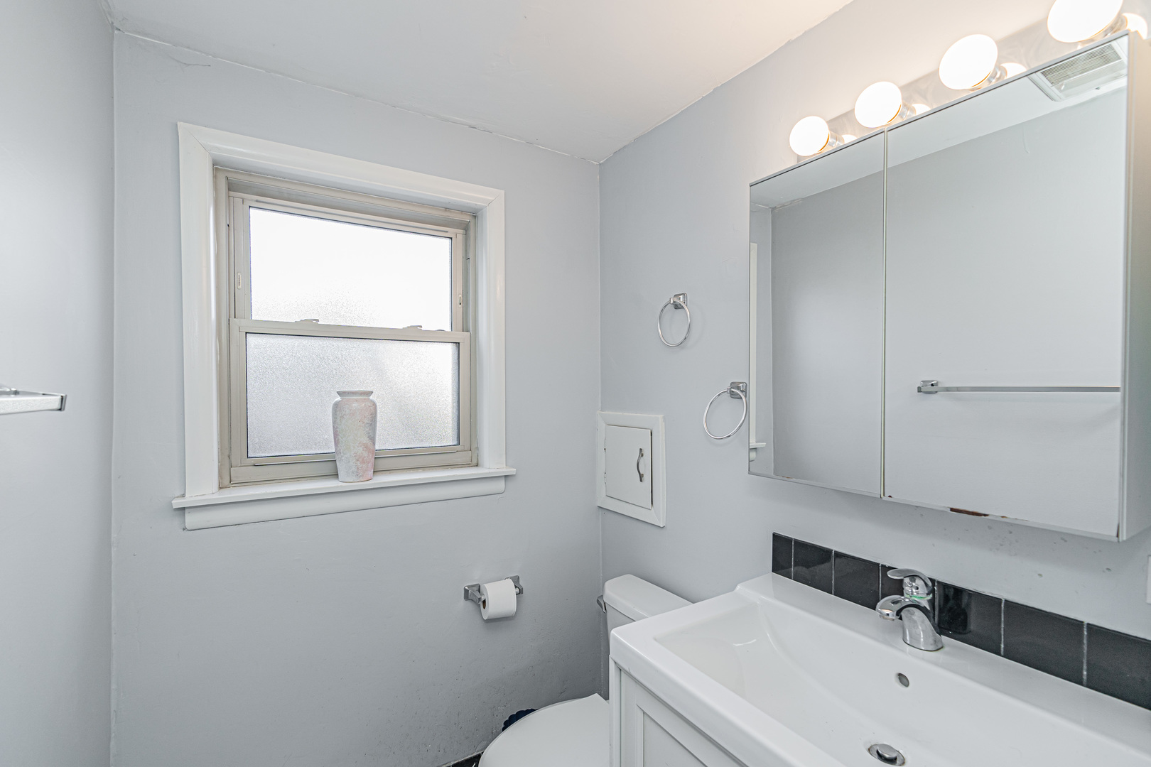 900 Devon Avenue Park Ridge, IL 60068 - Photo 22 of 30 a bathroom with a sink mirror and toilet