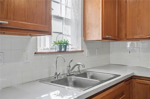 $280,000 | 350 North Cottonwood Street, Gardner, KS 66030