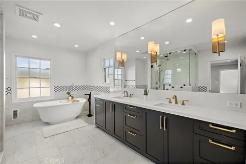 $1,999,000 | 3930 Myrtle Avenue, Long Beach, CA 90807