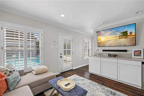 $1,999,000 | 3930 Myrtle Avenue, Long Beach, CA 90807