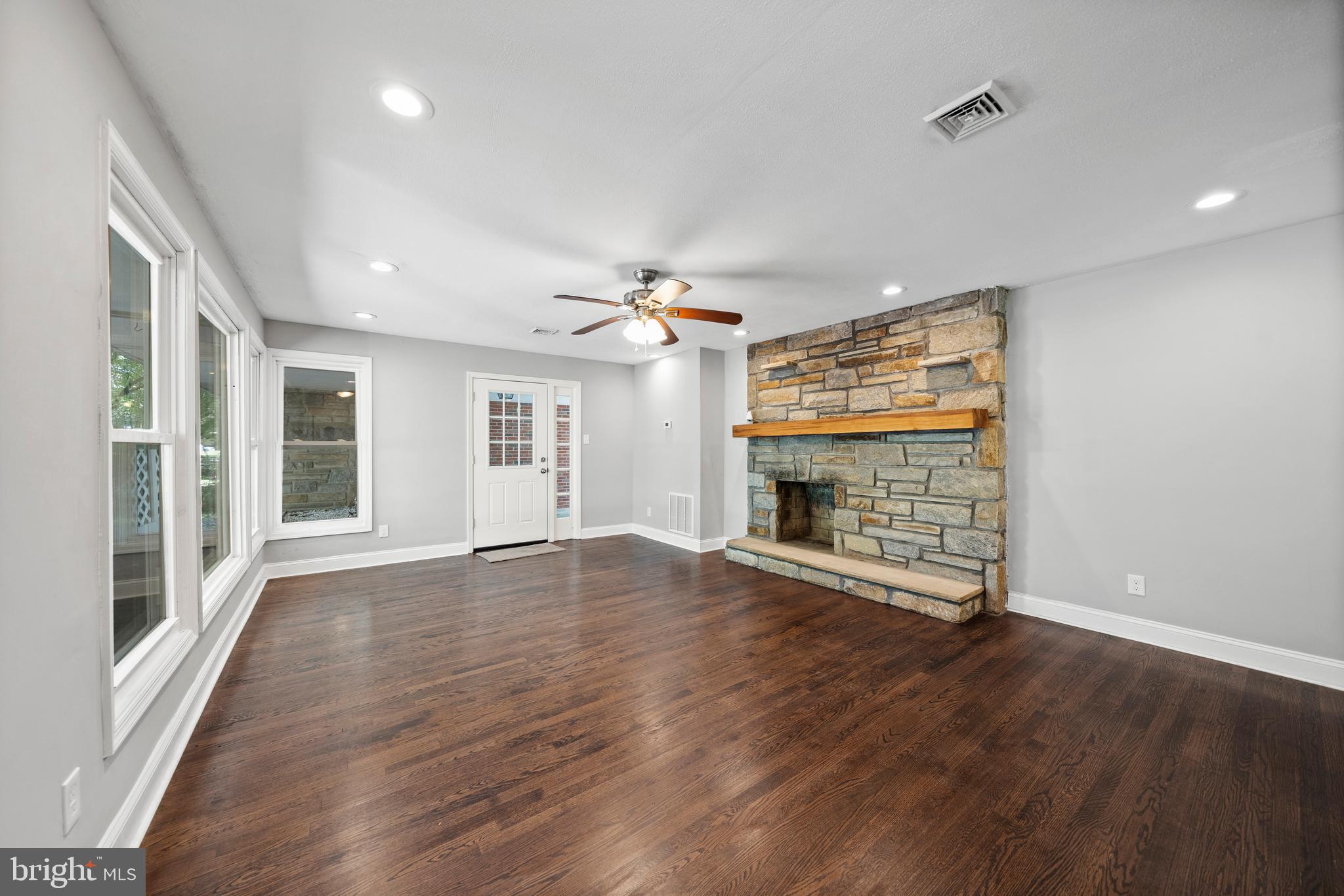 1306 Providence Road Secane, PA 19018 - Photo 2 of 23