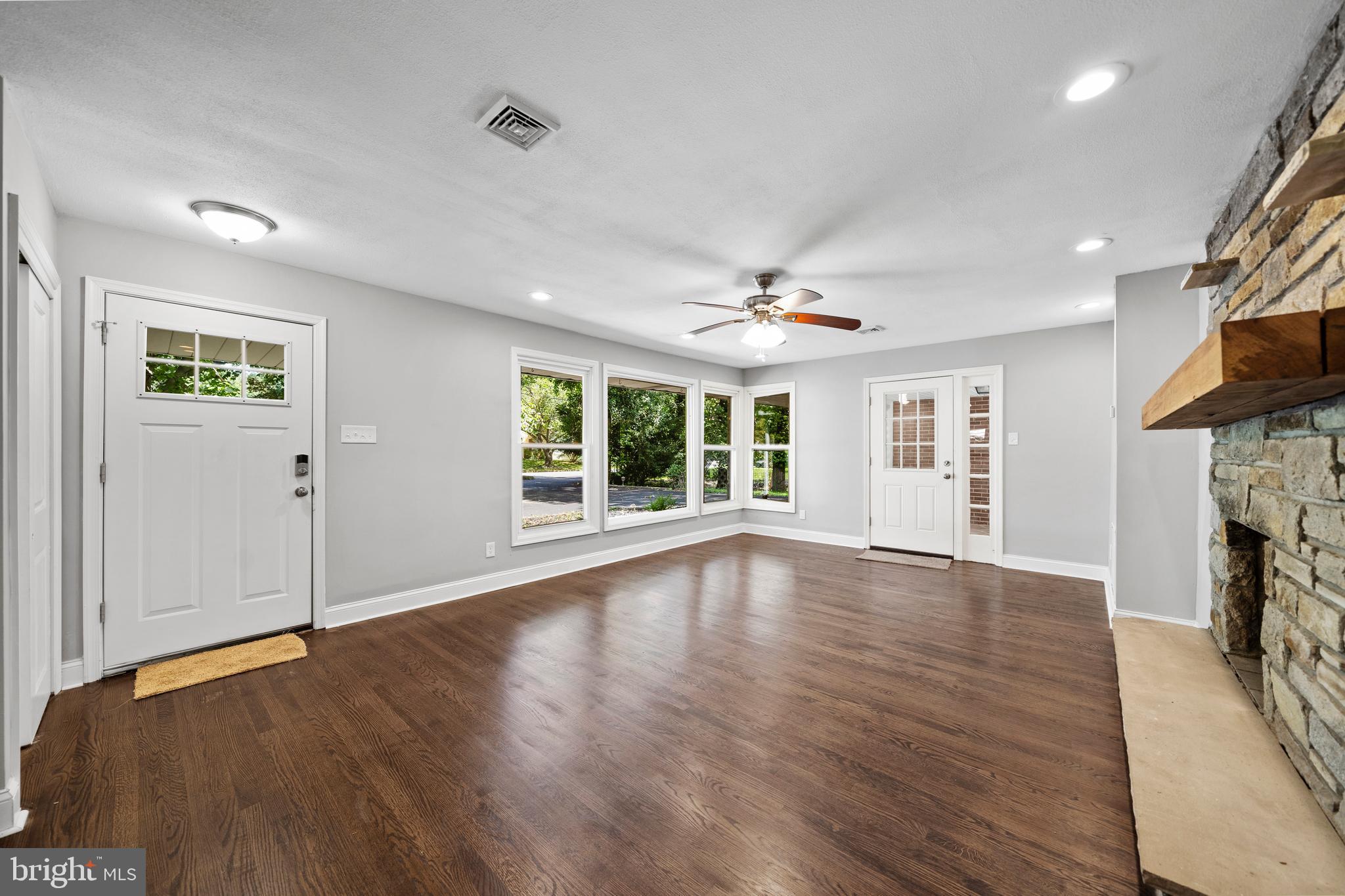 1306 Providence Road Secane, PA 19018 - Photo 3 of 23