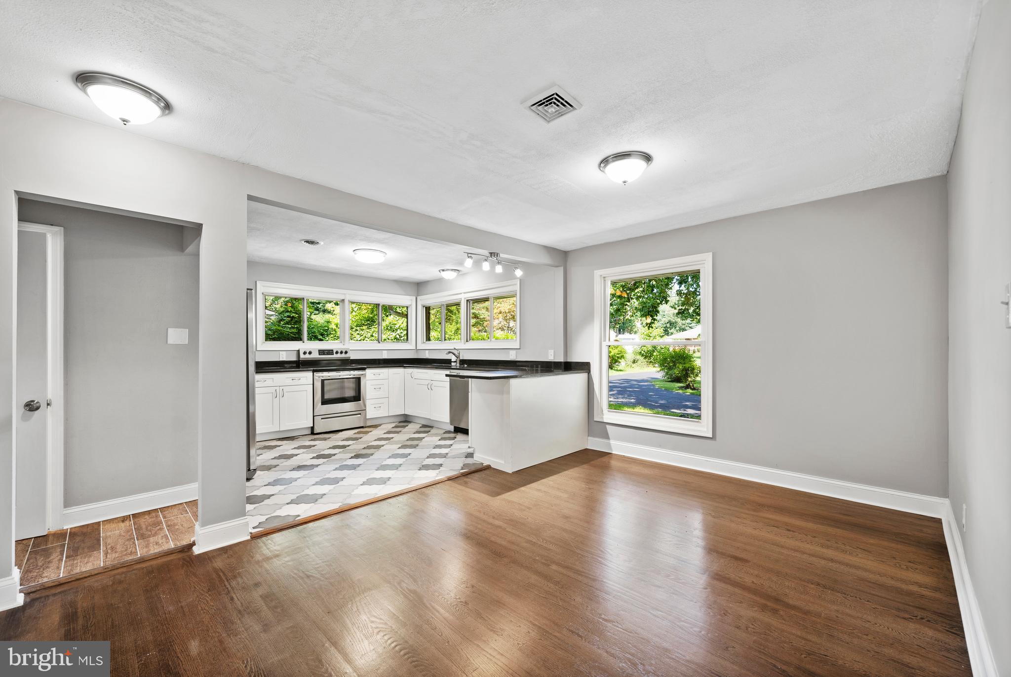 1306 Providence Road Secane, PA 19018 - Photo 5 of 23