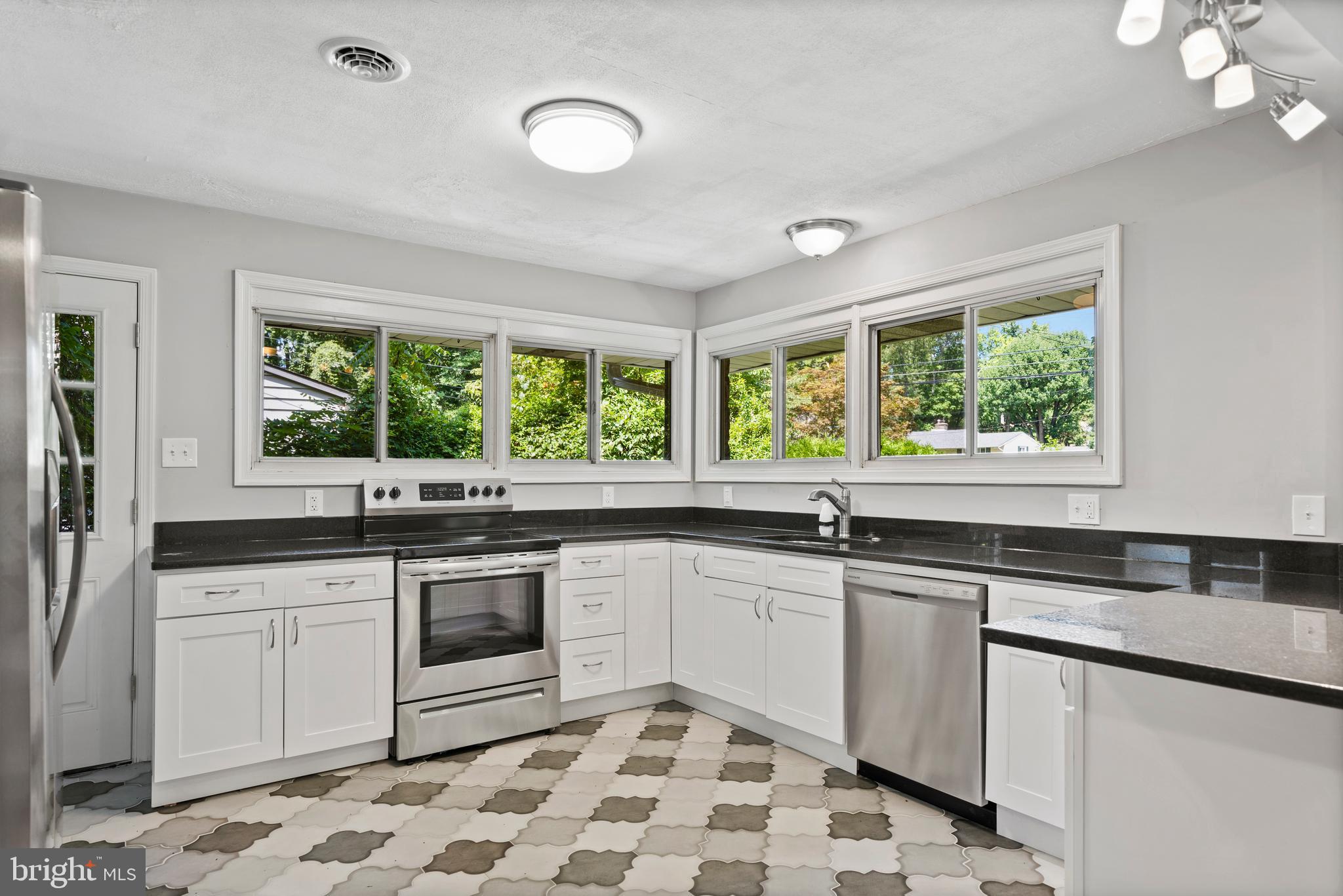 1306 Providence Road Secane, PA 19018 - Photo 7 of 23