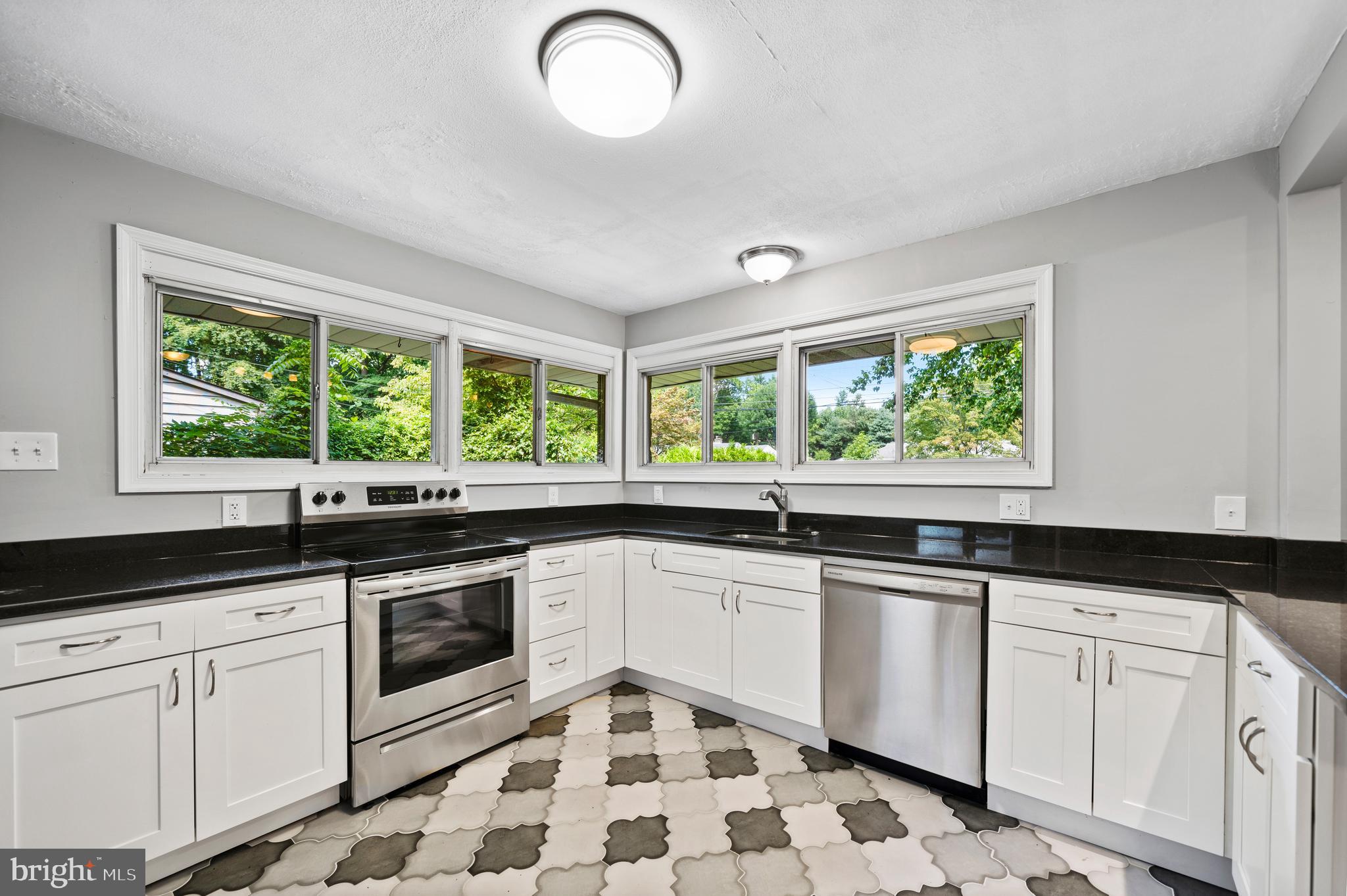 1306 Providence Road Secane, PA 19018 - Photo 9 of 23