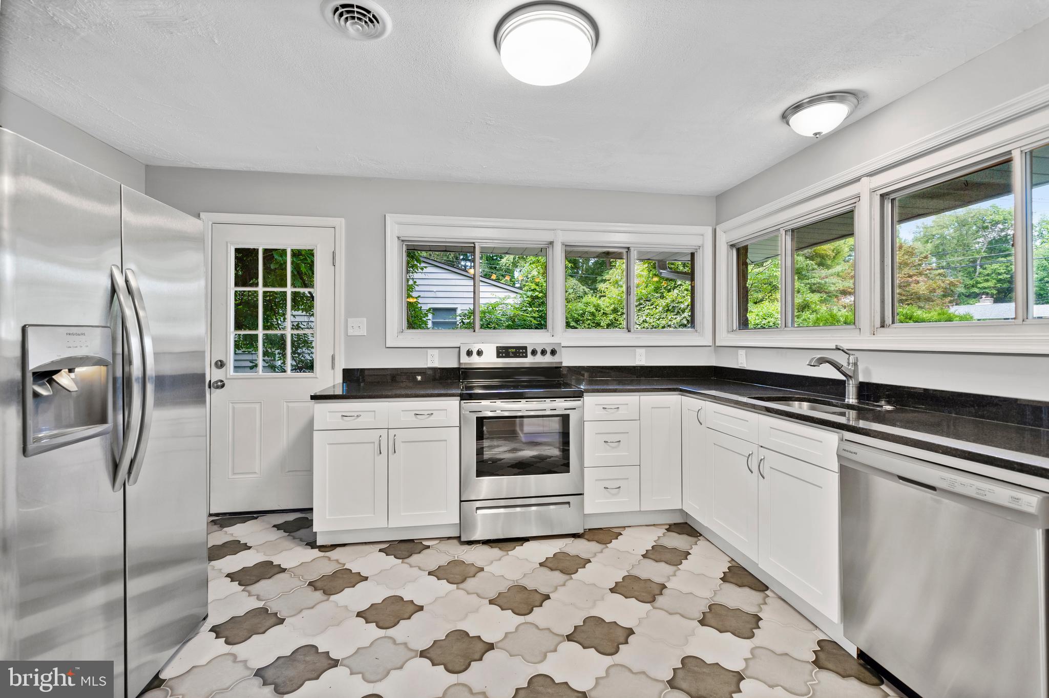 1306 Providence Road Secane, PA 19018 - Photo 10 of 23
