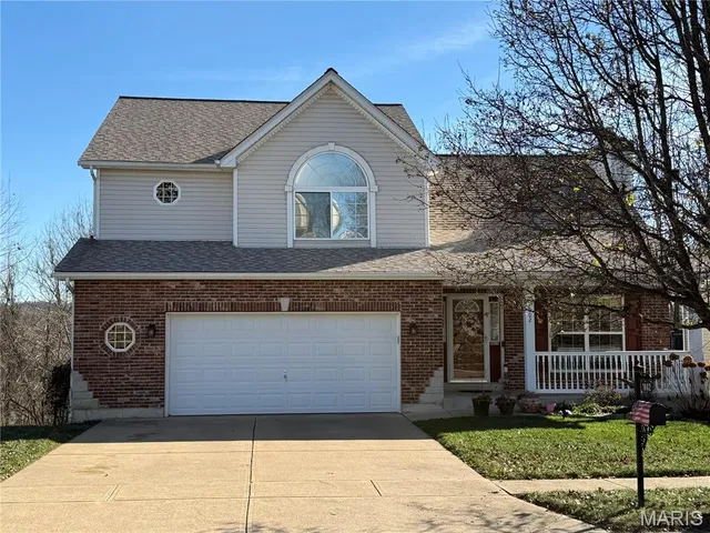 $449,900 | 1002 Winter Lake Drive, Fenton, MO 63026
