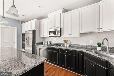 $795,000 | 6262 Summit Point Court, Alexandria, VA 22310