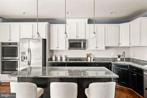 $795,000 | 6262 Summit Point Court, Alexandria, VA 22310