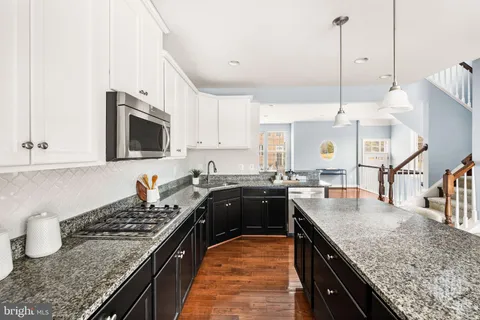 $795,000 | 6262 Summit Point Court, Alexandria, VA 22310