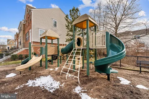 $795,000 | 6262 Summit Point Court, Alexandria, VA 22310