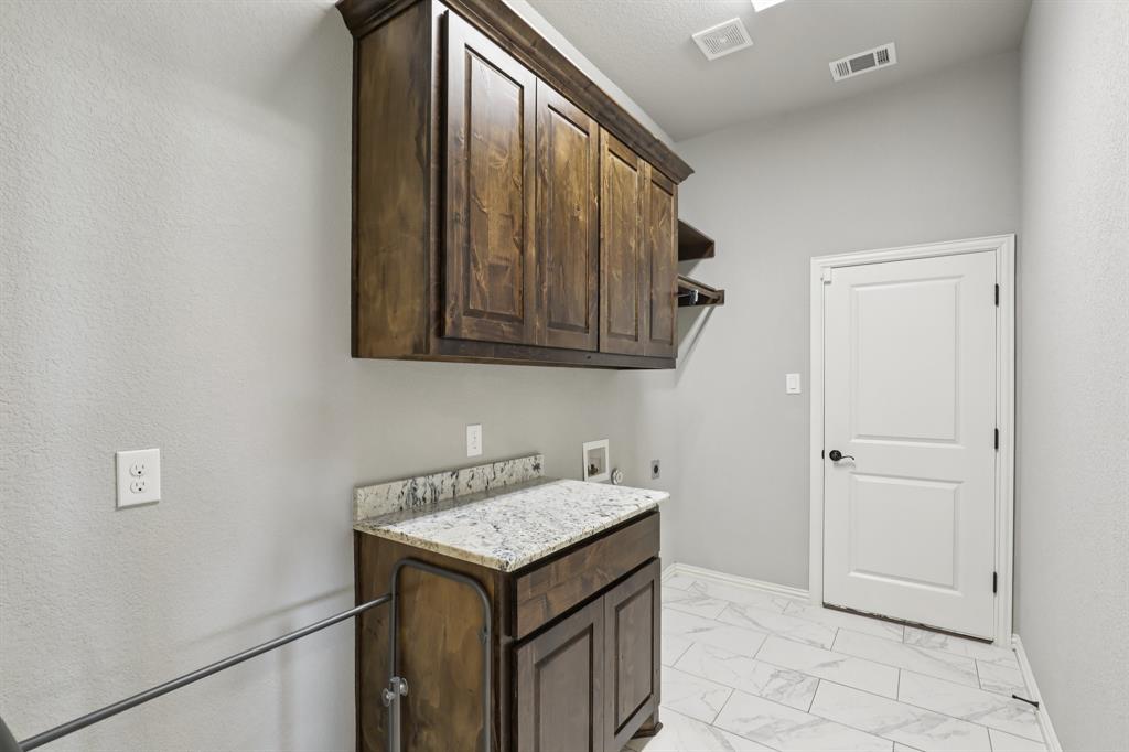 1020 Jesse James Lane Springtown, TX 76082 - Photo 23 of 38
