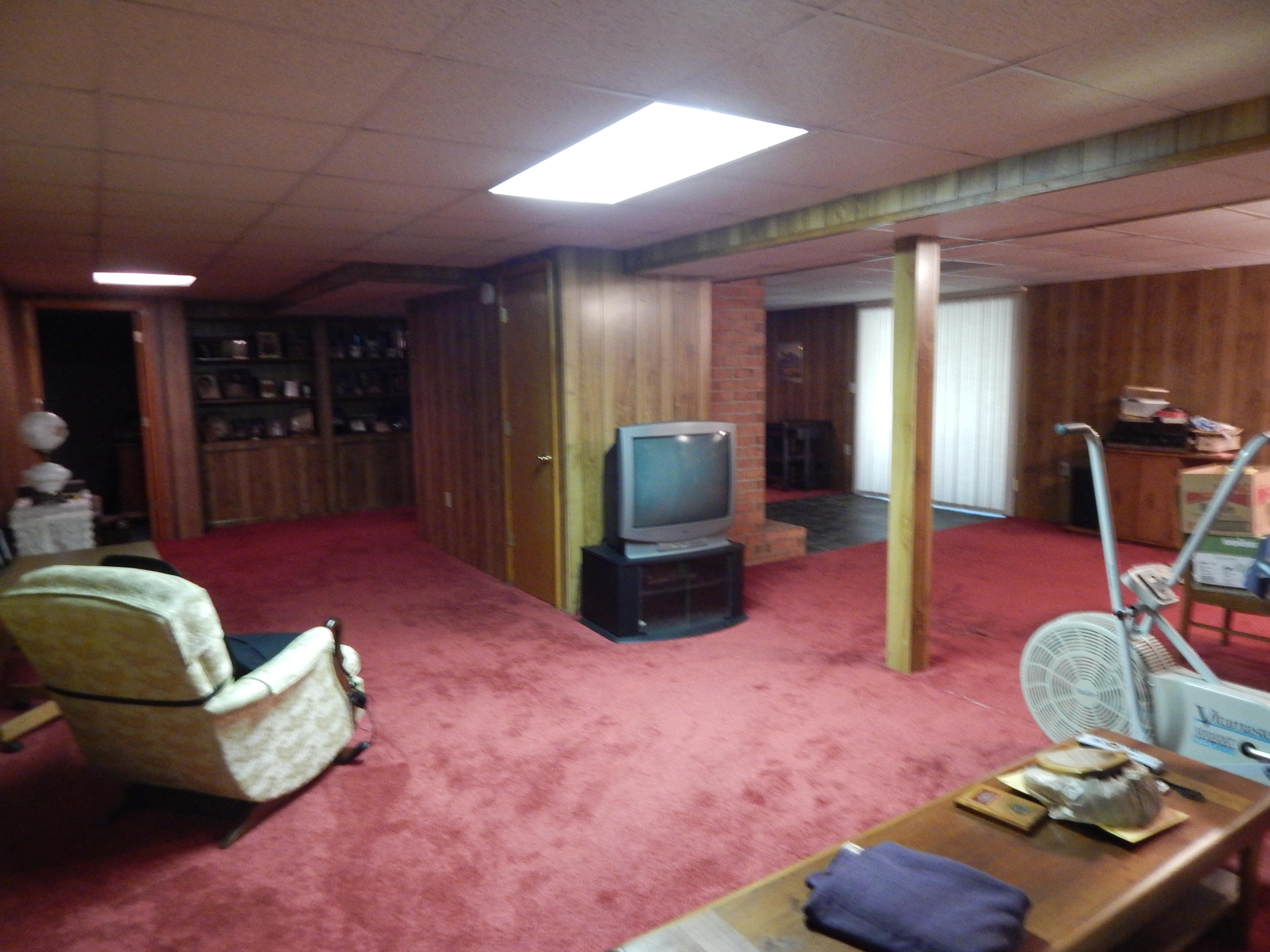 2805 Spradlin Road Vinton, VA 24179 - Photo 14 of 19 a living room with furniture rug and window