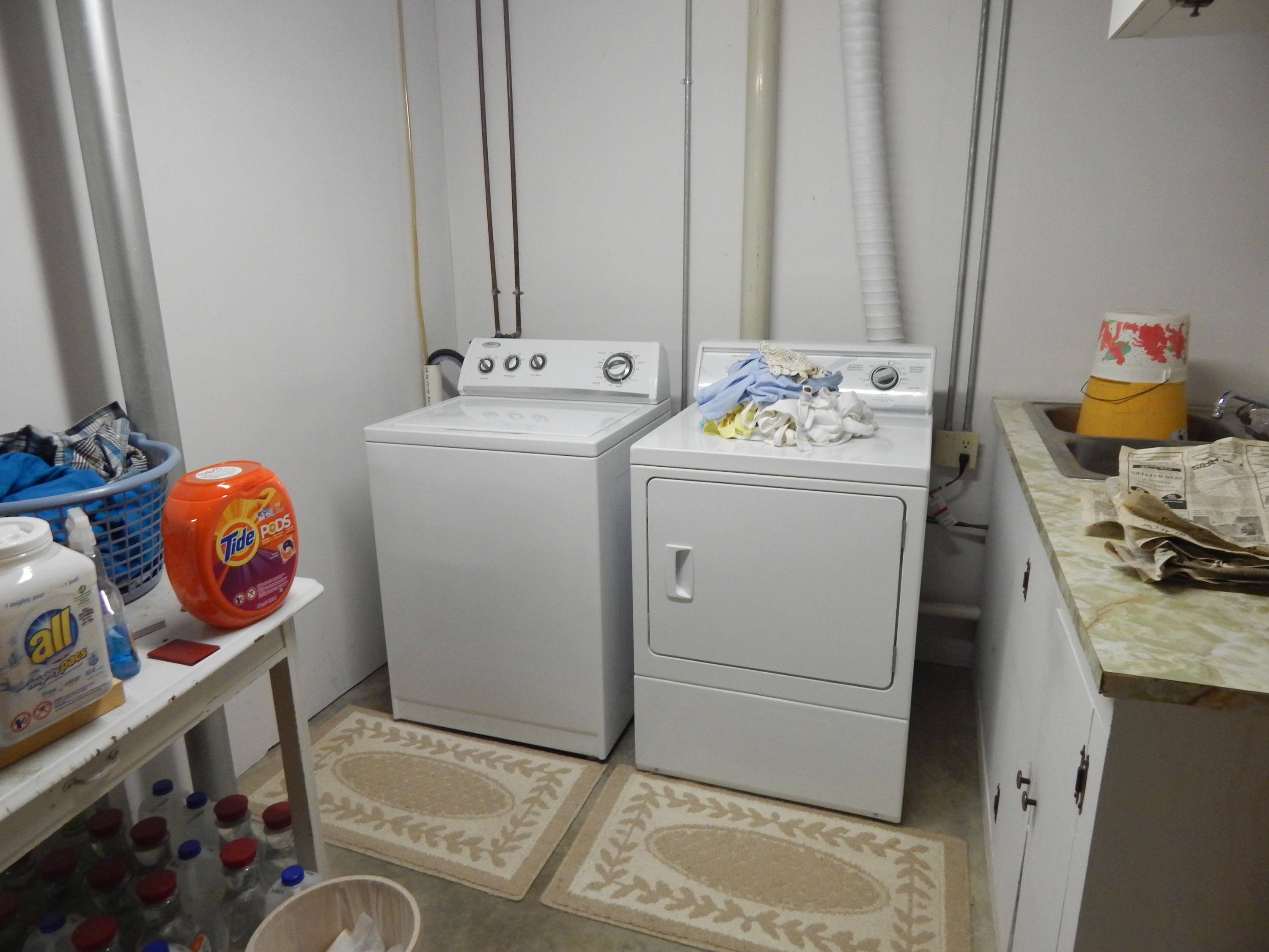 2805 Spradlin Road Vinton, VA 24179 - Photo 15 of 19 a utility room with dryer and washer