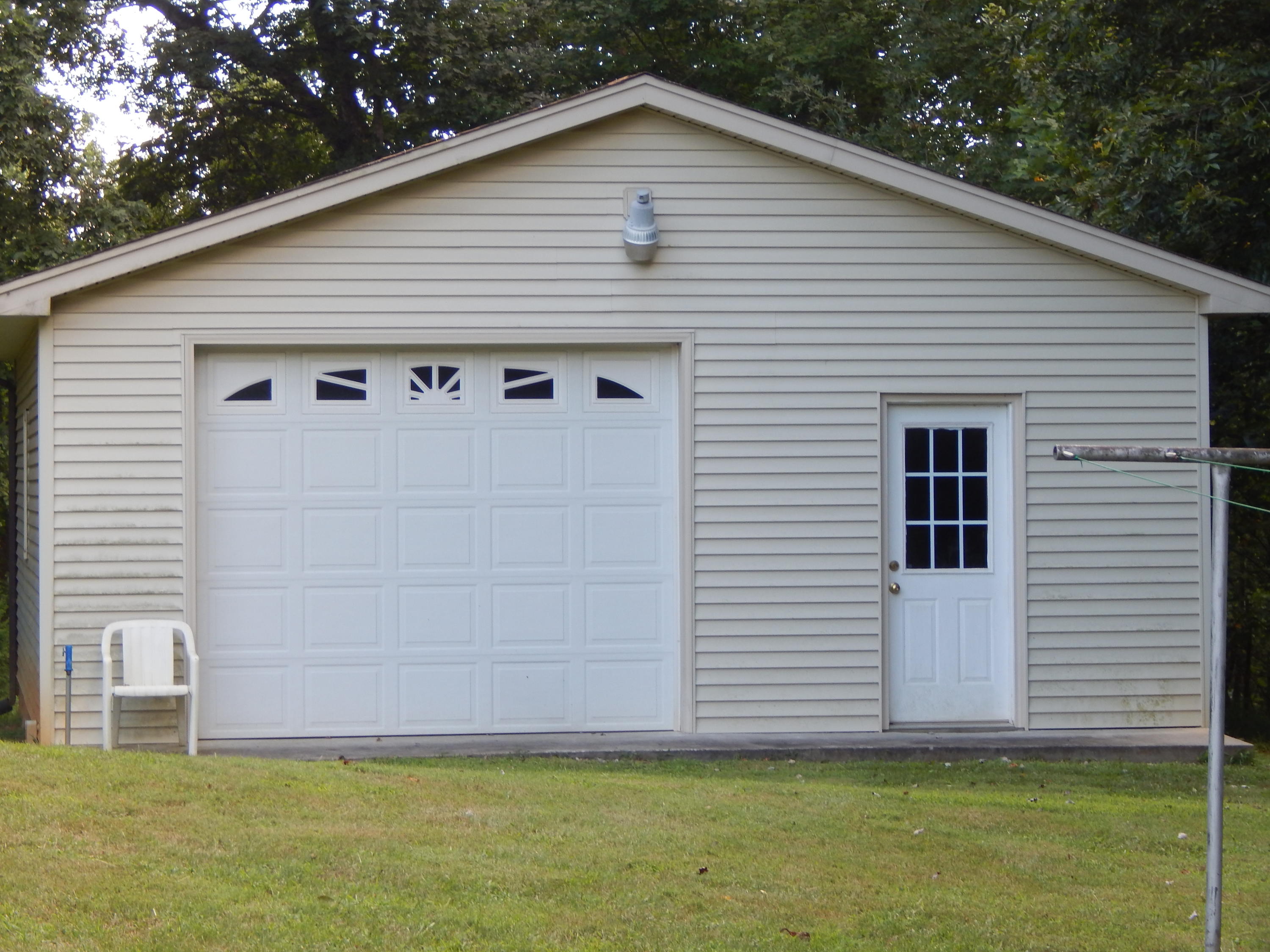 2805 Spradlin Road Vinton, VA 24179 - Photo 3 of 19 a view of a backyard of house