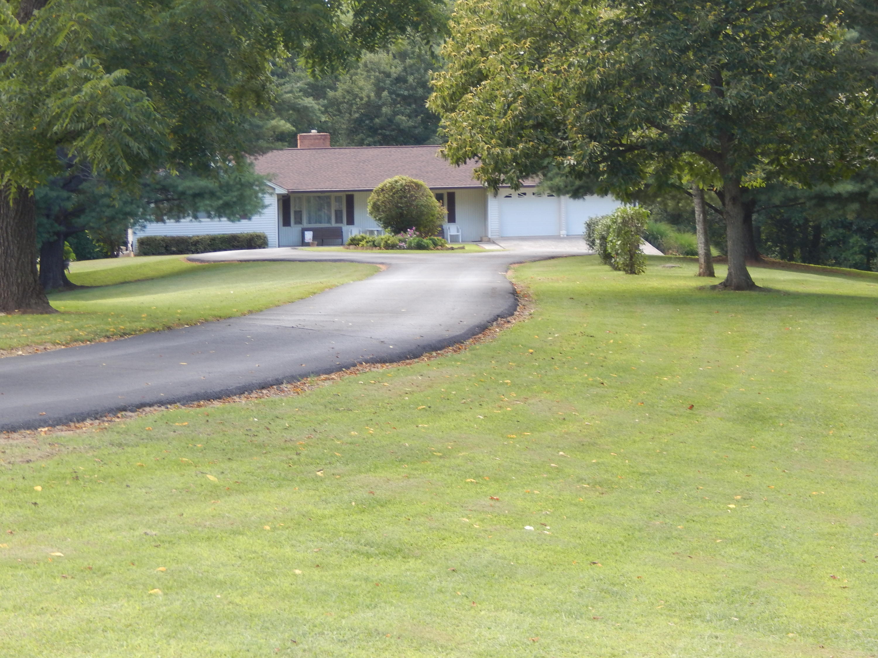 2805 Spradlin Road Vinton, VA 24179 - Photo 4 of 19 a view of a house with a big yard