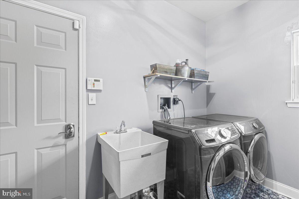 2650 Valhalla Road Vineland, NJ 08361 - Photo 13 of 49 a utility room with dryer and washer