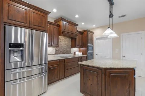 $825,000 | 104 West Vienna Drive, Hutto, TX 78634