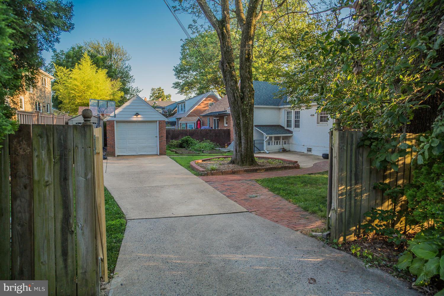 1623 North Glebe Road Arlington, VA 22207 - Photo 27 of 28 Exterior (Rear)