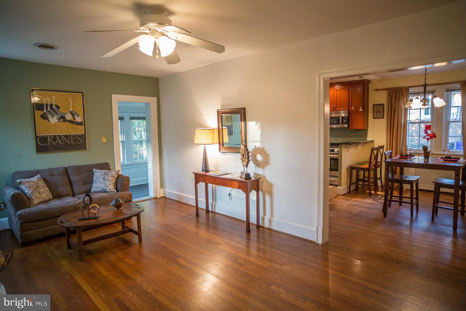 1623 North Glebe Road Arlington, VA 22207 - Photo 5 of 28 Living Room