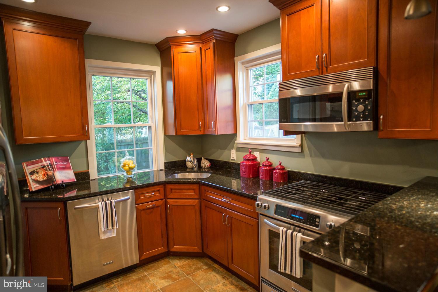 1623 North Glebe Road Arlington, VA 22207 - Photo 8 of 28 Kitchen