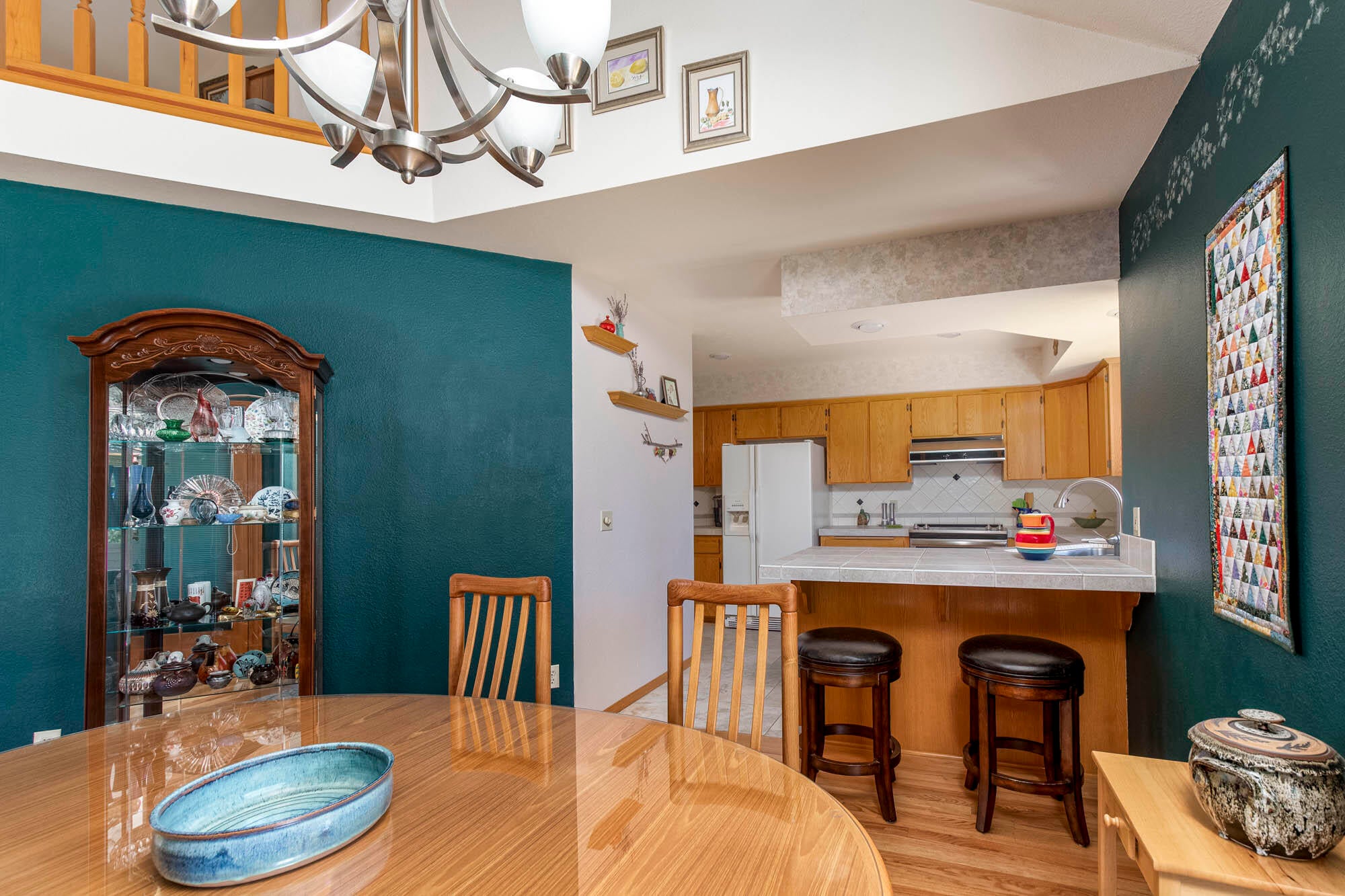 18187 Oregon Loop Sunriver, OR 97707 - Photo 9 of 37 The kitchen counter provides extra seating for meal time of visiting with the cook in your crew!